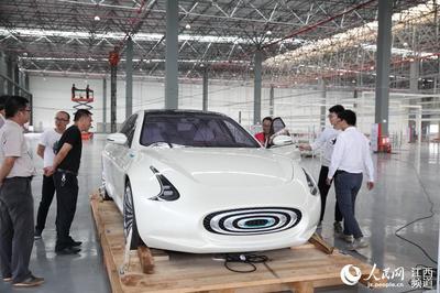 新能源汽車駛入贛南 蘇區振興五年間的綠色蛻變